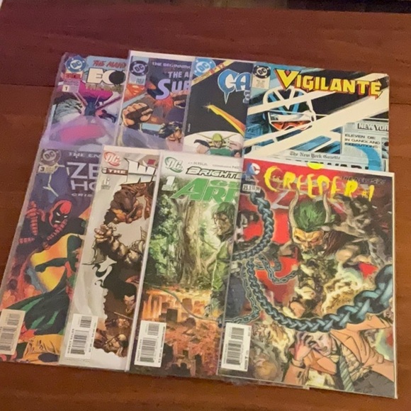Bundle of 8 DC Comic Books - Picture 1 of 6